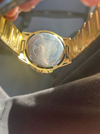 Reloj Guess Dorado con Cristales