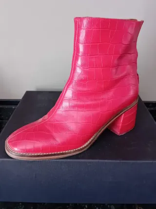 Botines rojos de piel efecto cocodrilo