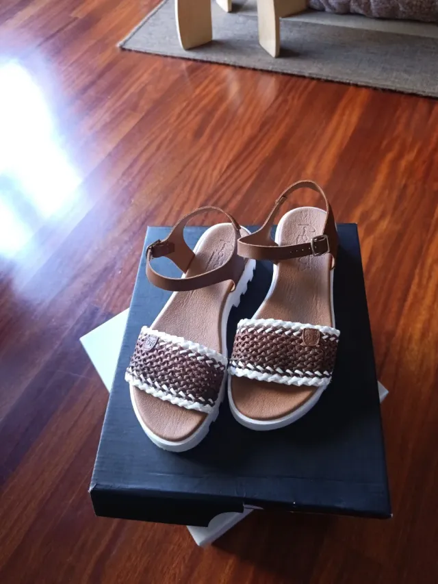 Sandalias Marrones y Blancas
Made in spain