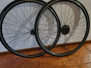 Wheelset Mach 1 700c 13c, rim brakes.