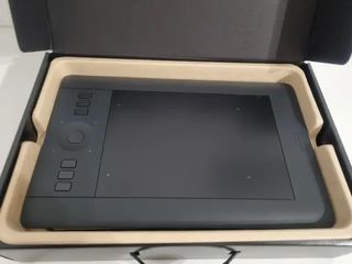 Wacom Intuos Pro S con lápiz y cables
