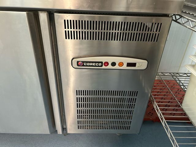 Mesa Fría Coreco 4 Puertas