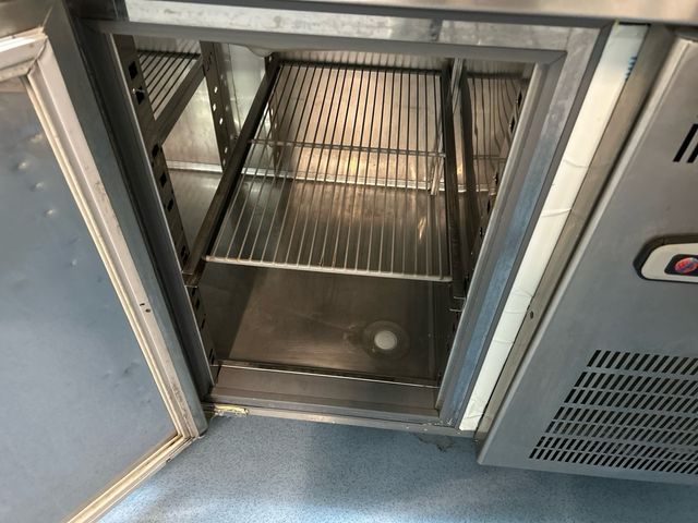 Mesa Fría Coreco 4 Puertas