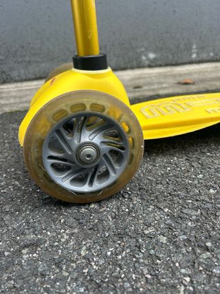 Patinete Micro Deluxe LED Amarillo