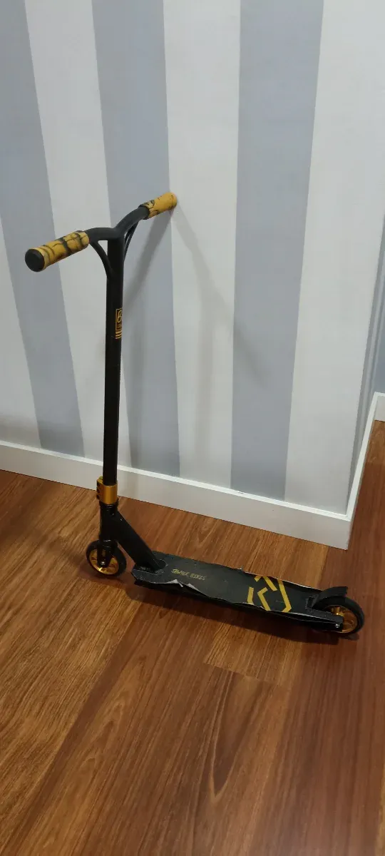 Patinete profesional -
Antideslizante se despegó 