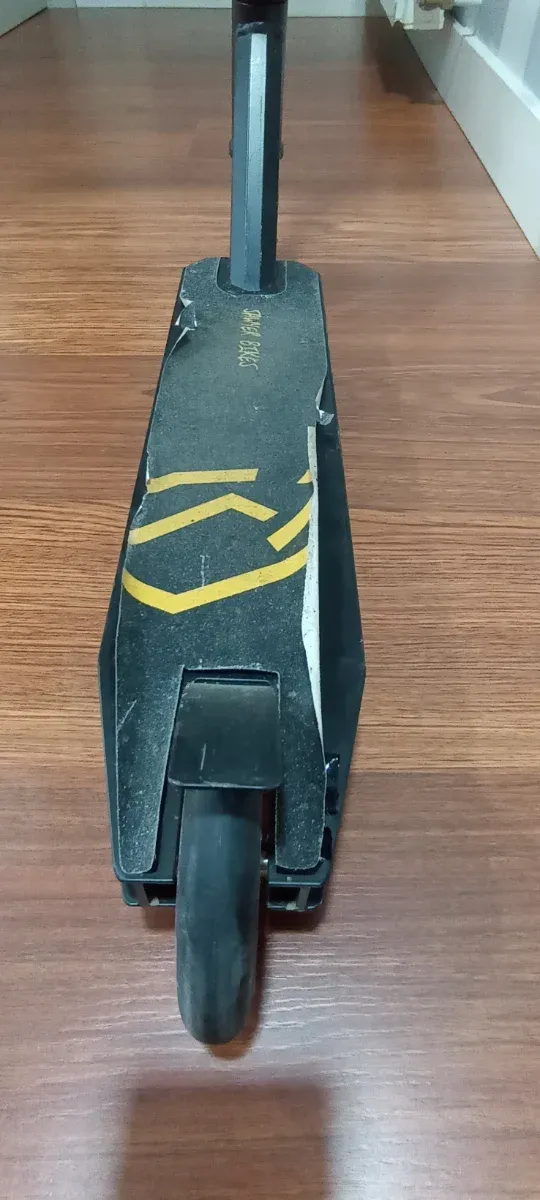 Patinete profesional -
Antideslizante se despegó 