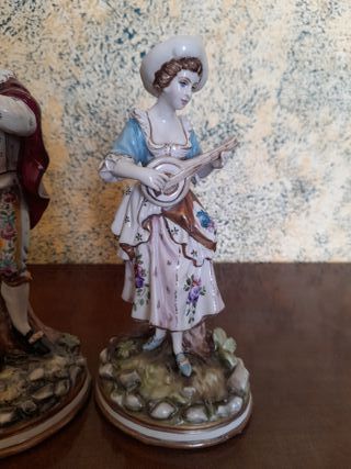 Porcelana fina pareja música Altura 22 y 20cms