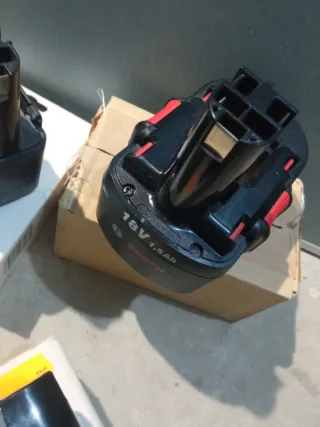 3 Baterías Bosch 1 normal para taladros