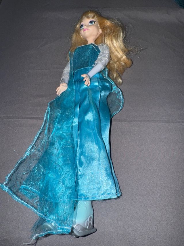 Muñeca Barbie Elsa Frozen Patina