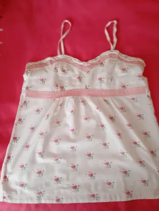 Camisola de alcinhas com padrão floral