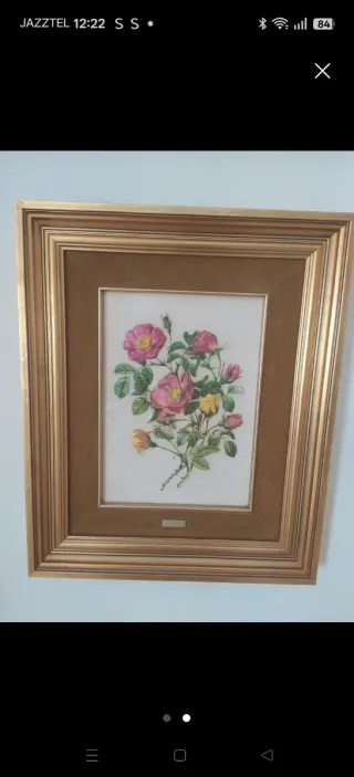 Cuadro de flores en marco dorado