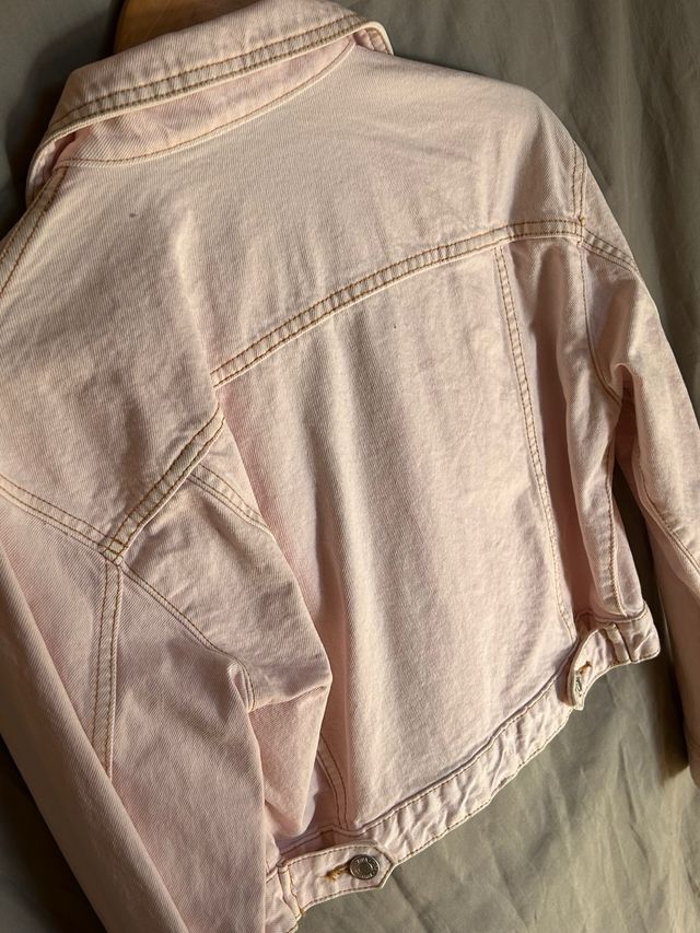 Chaqueta vaquera rosa Zara