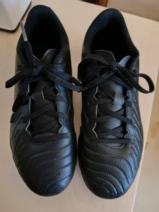 Botas fútbol niño Nike Talla 36.5 multitacos