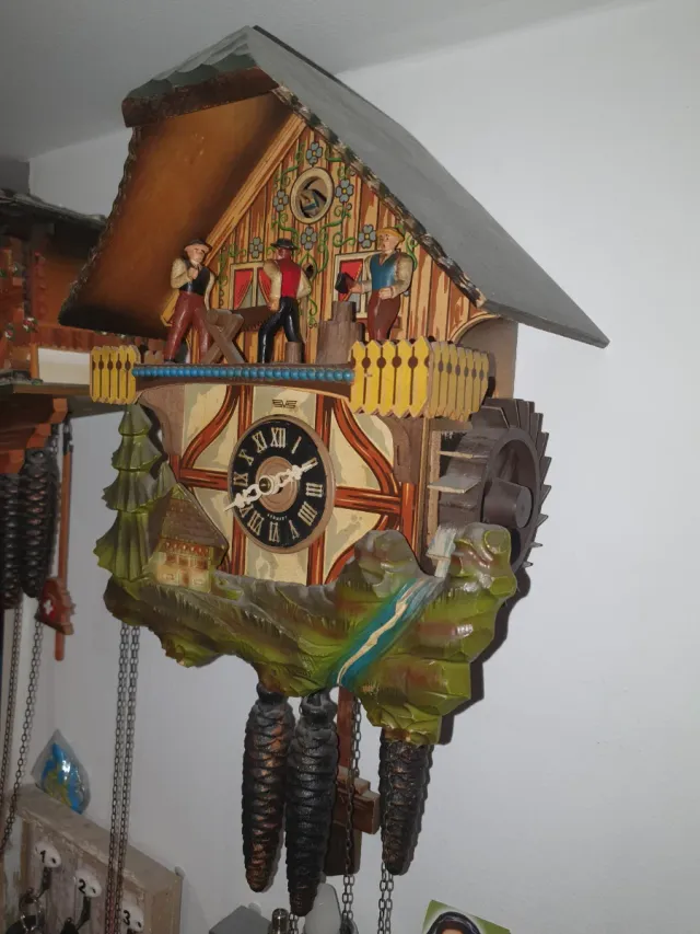 Reloj de Cuco Alemán.Tiene una flauta para cambiar