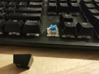 Teclado Mecánico RGB y Ratón multibotón