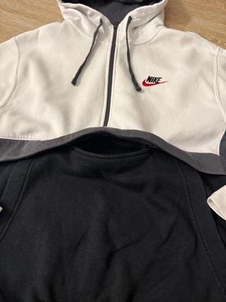 Sudadera Nike con bolsillo central tipo canguro 