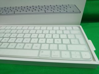Apple Magic Keyboard A2450 Plata/Blanco