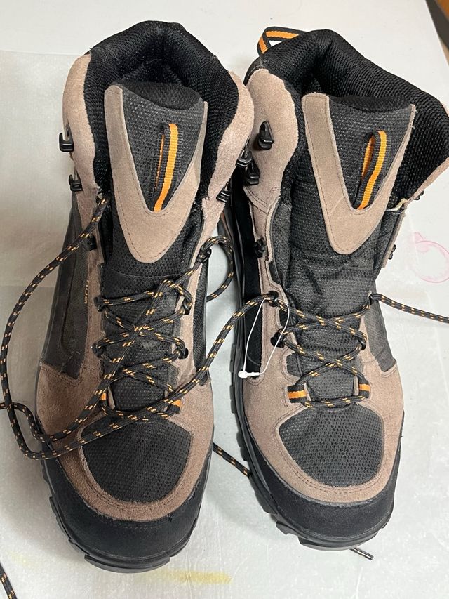 Botas de senderismo y montaña talla 48 aprox 47. 