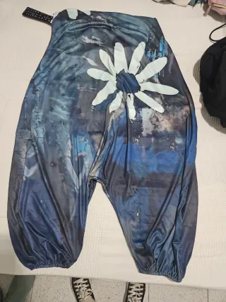 Mono Shein floral azul y blanco