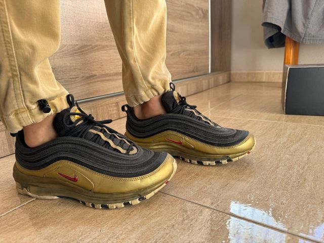 Nike Air Max 97 Negro y Dorado