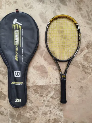 Raqueta Wilson Hyper Hammer 26 con funda.