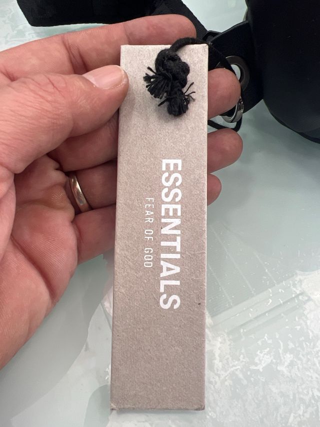 Mochila bandolera Essentials negra