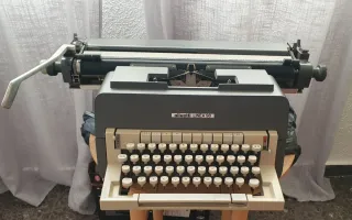 Máquina de escribir Olivetti Linea 98