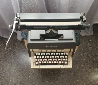 Máquina de escribir Olivetti Linea 98