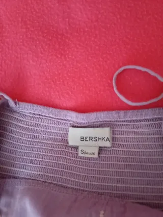 Camisola lilás com alcinhas e botões