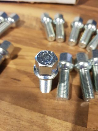 Tornillos M14 x 1.5 R12 35mm especial