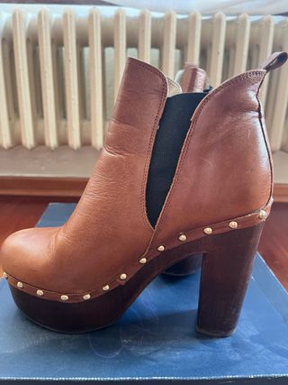 Botines Olé tacón plataforma tachuelas