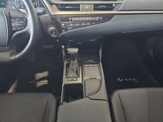 Lexus ES 2.5 300h Business