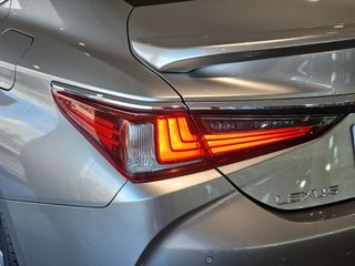 Lexus ES 2.5 300h Business