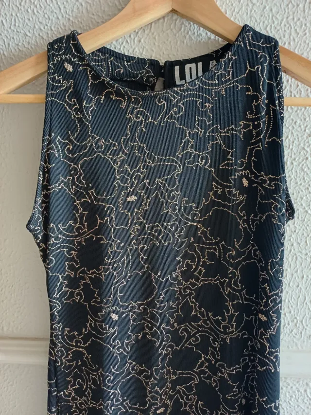 Vestido Negro con Detalles Dorados Talla S