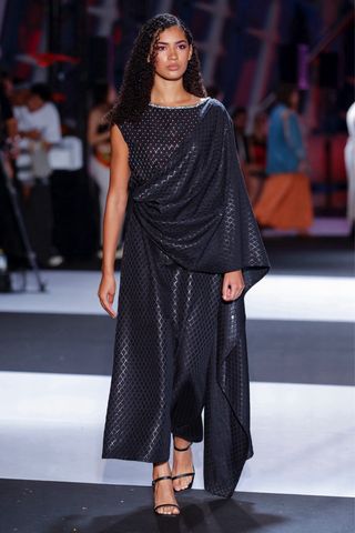 Vestido griego negro y plateado