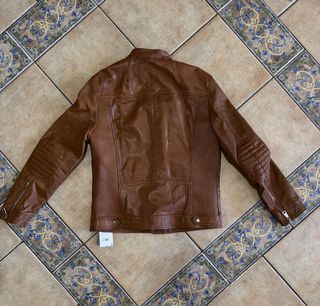 Chaqueta de cuero marrón