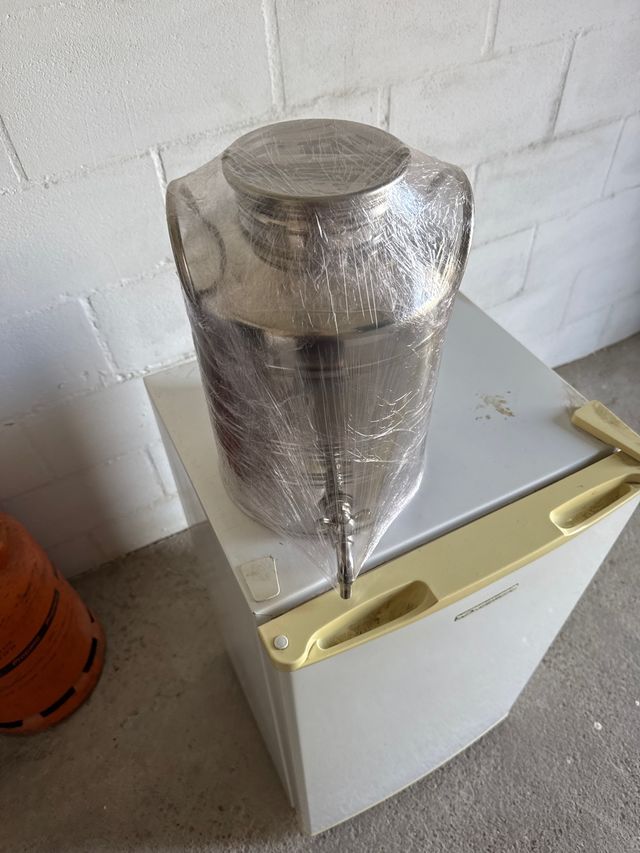 Barril de acero inoxidable con grifo