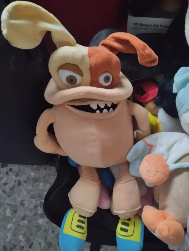Peluche personaje divertido