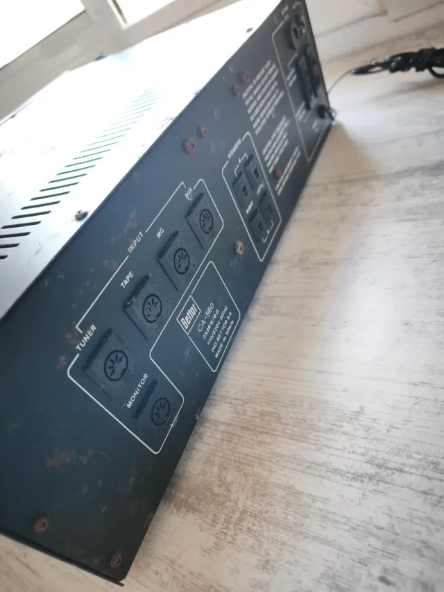 Amplificatore Bettor CA-560 in argento