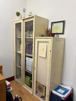 Armario grande de oficina solo el de la izquierda