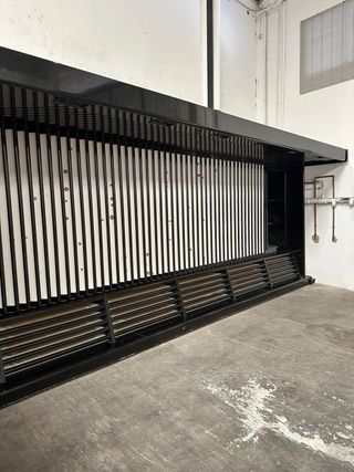 EXPOSITOR CORREDERO DE GRAN FORMATO CON ILUMINACIÓ