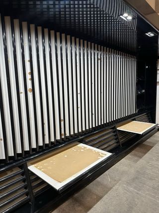 EXPOSITOR CORREDERO DE GRAN FORMATO CON ILUMINACIÓ