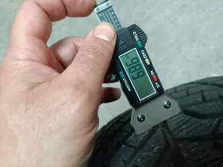 245/45R19 102W invierno