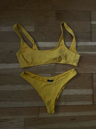 Bikini amarillo de canalé marca shein