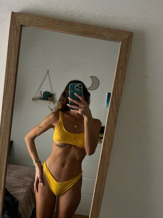 Bikini amarillo de canalé marca shein