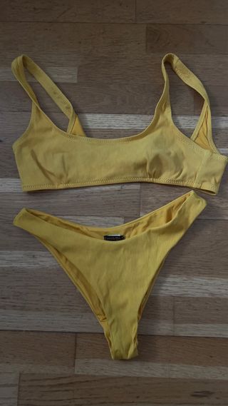 Bikini amarillo de canalé marca shein