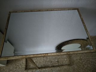 Mesa auxiliar cristal y metal dorado