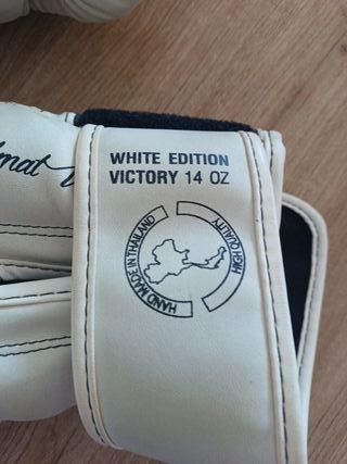 Guantes de boxeo Shark blancos