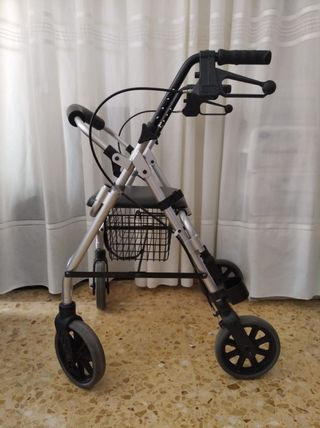Andador plegable con cesta y frenos