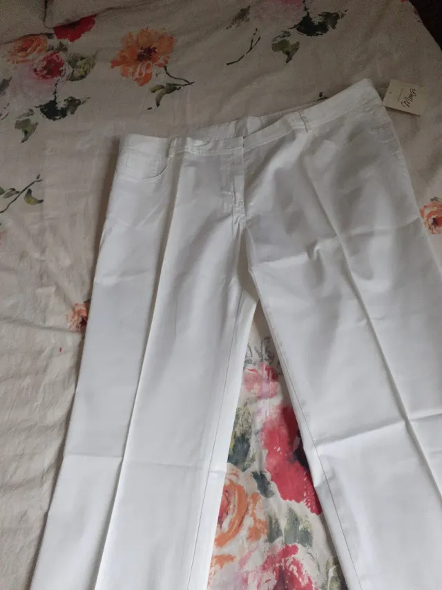 Pantalón de verano blanco